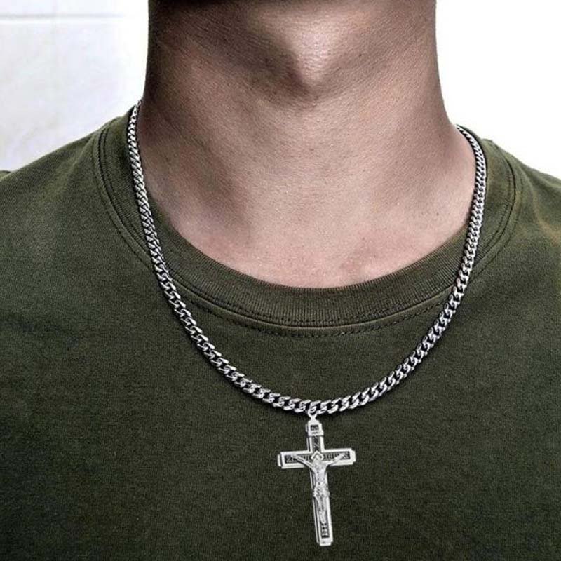 Delicate, timeless elegance cross necklace – Fine craftsmanship, stainless steel & subtle shine – perfect for everyday wear or as a meaningful gift - Image 3