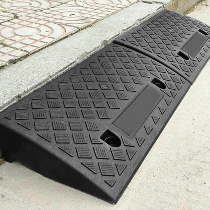 Portable Lightweight Curb Ramp for Driveways - Image 2